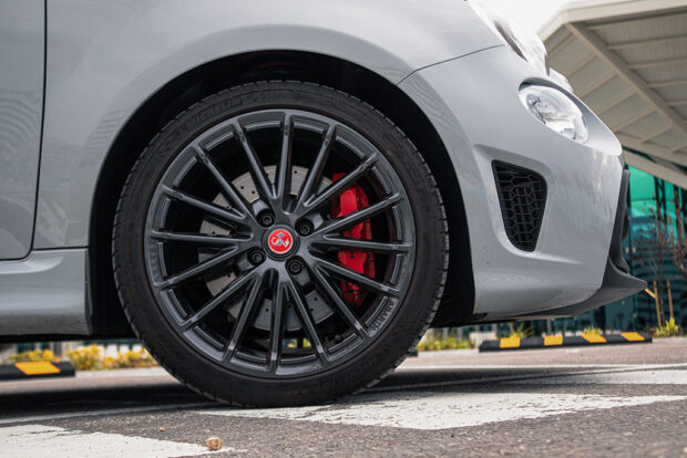 ABARTH 695 1.4 16v TJet 180 CV - Imagen 8