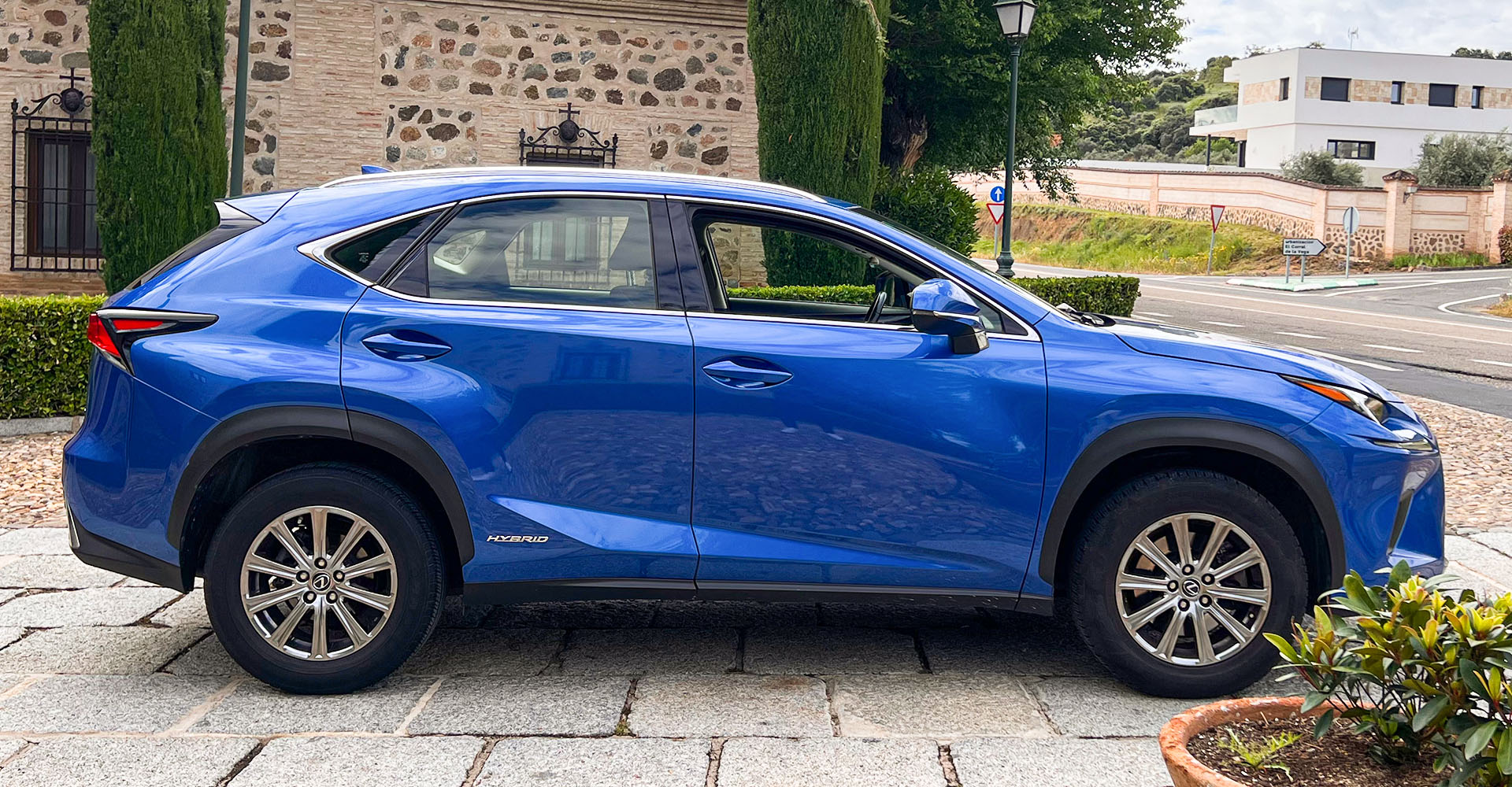 Lexus nx 300h azul