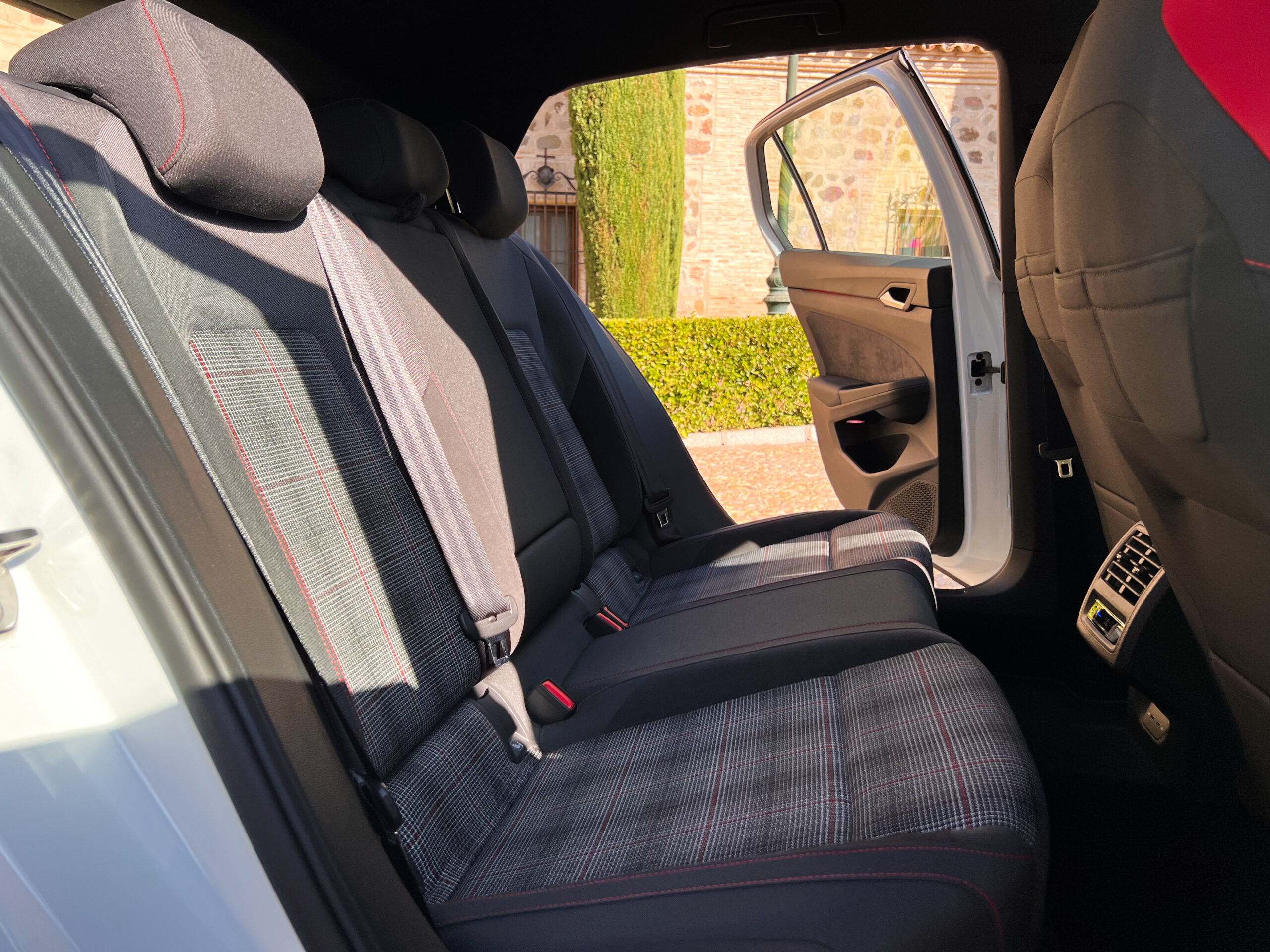 VOLKSWAGEN Golf GTI 2.0 TSI - Imagen 21