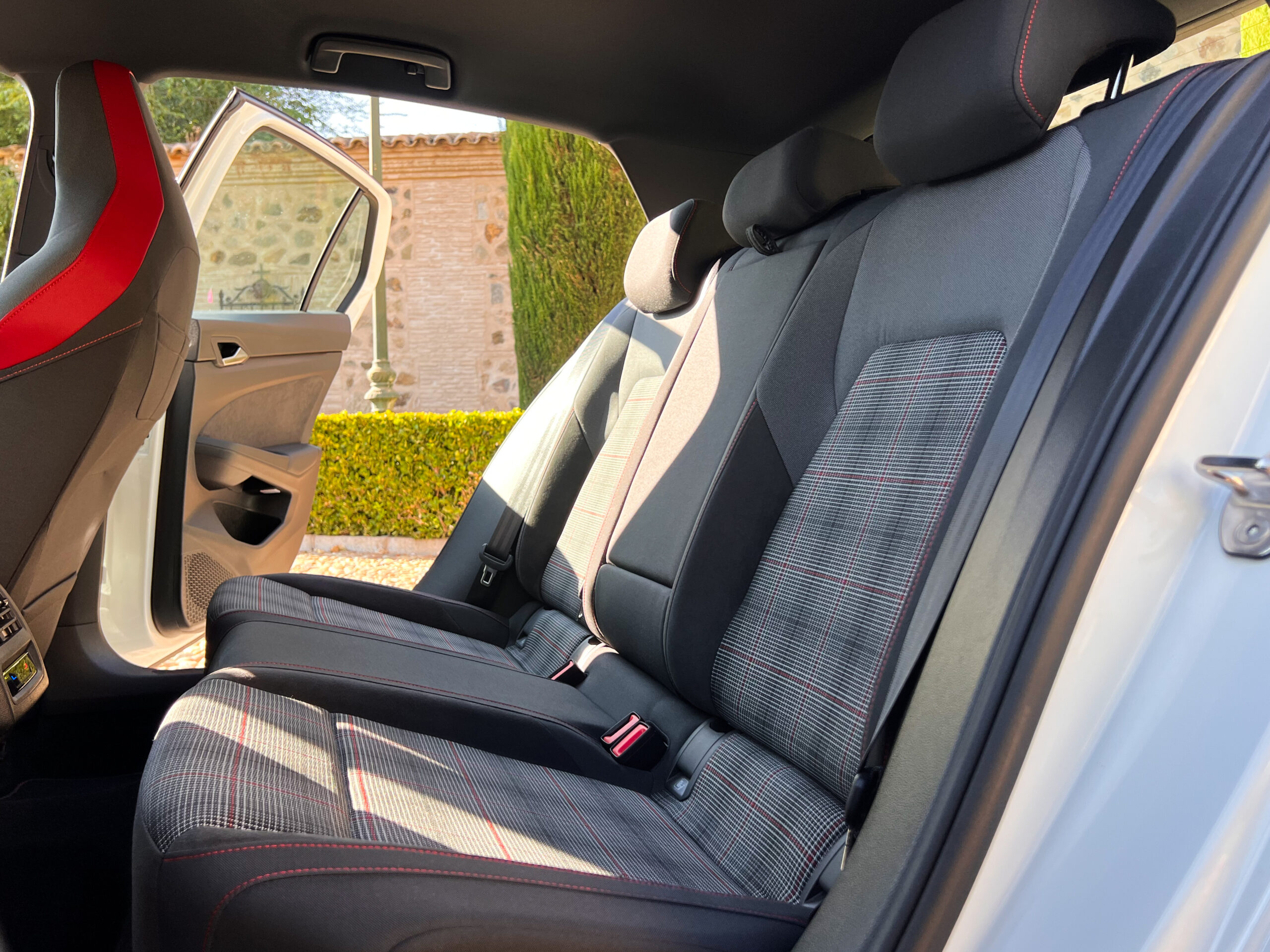VOLKSWAGEN Golf GTI 2.0 TSI - Imagen 24