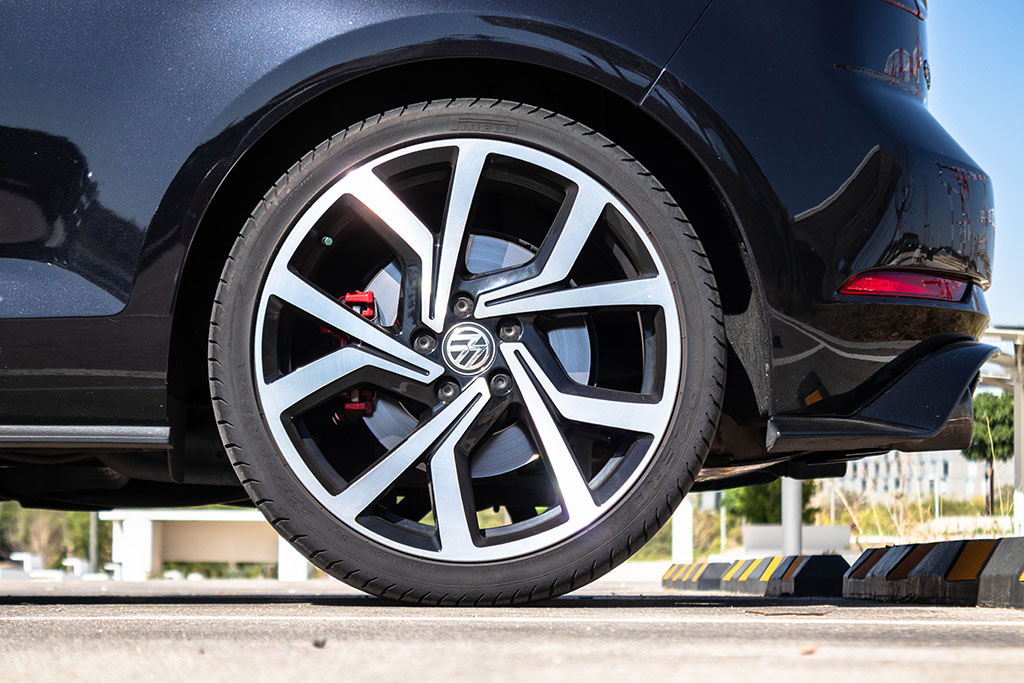 VOLKSWAGEN Golf GTI Performance 2.0 TSI DSG - Imagen 14