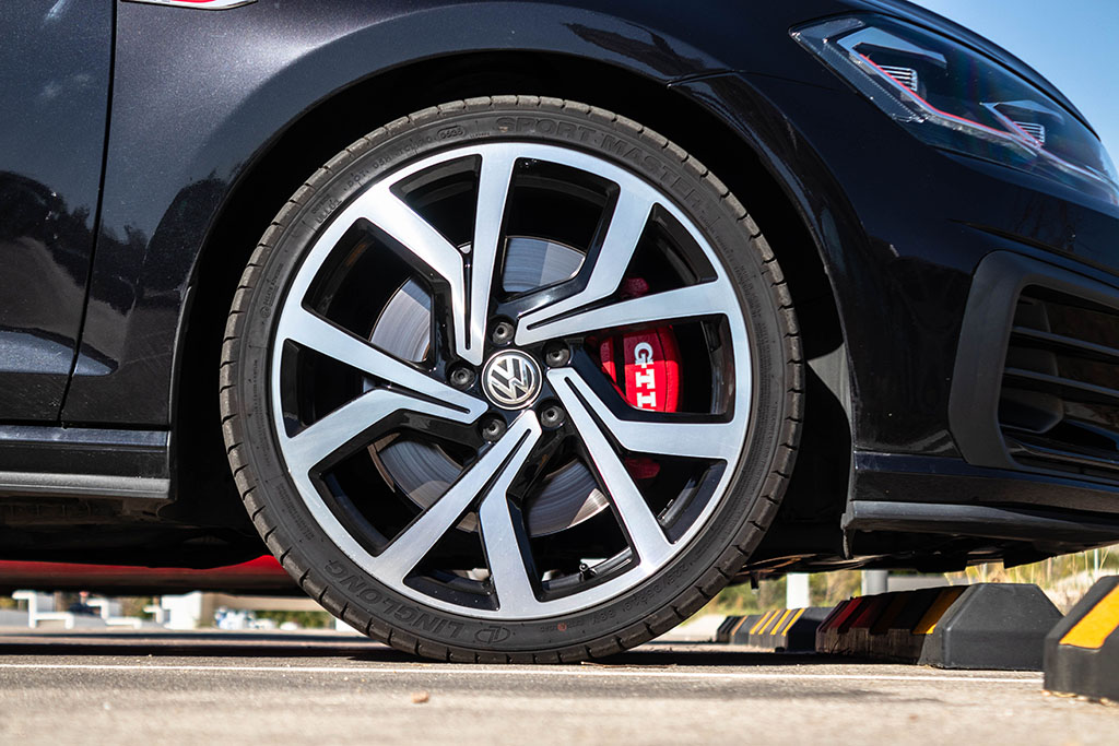 VOLKSWAGEN Golf GTI Performance 2.0 TSI DSG - Imagen 16