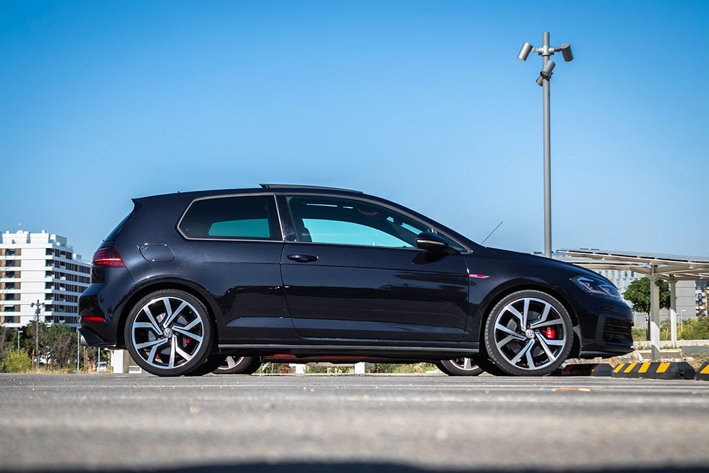 VOLKSWAGEN Golf GTI Performance 2.0 TSI DSG - Imagen 4