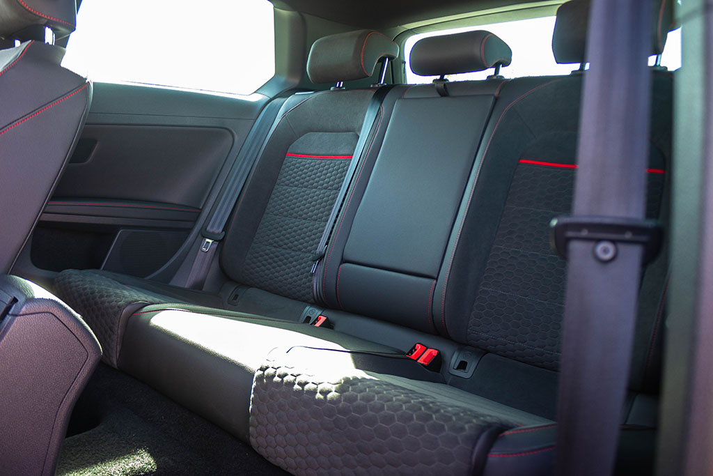 VOLKSWAGEN Golf GTI Performance 2.0 TSI DSG - Imagen 24
