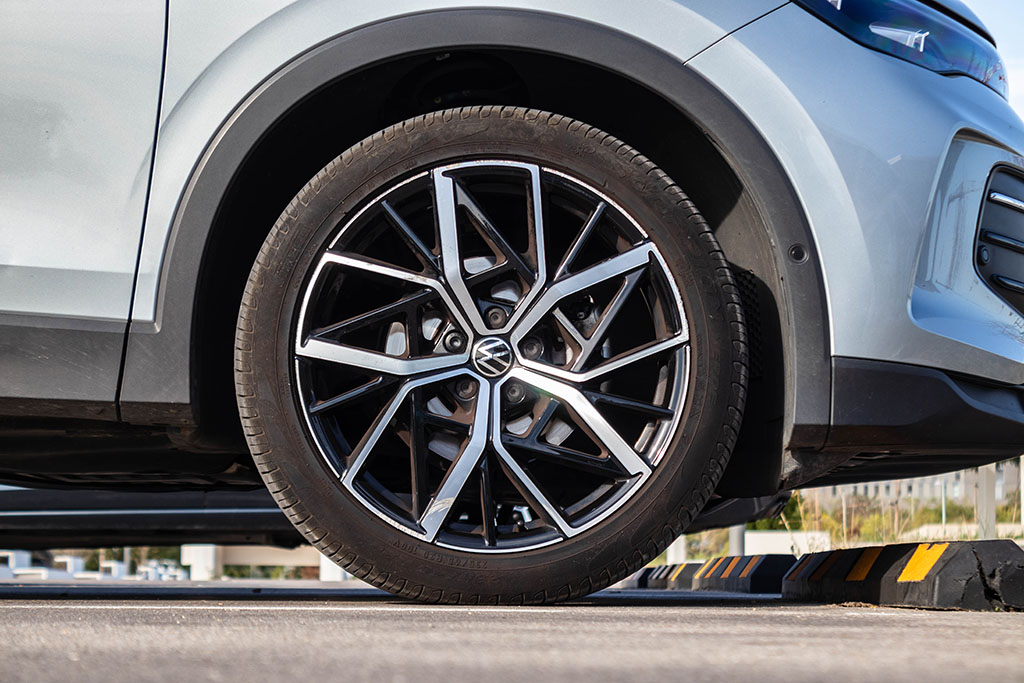 VOLKSWAGEN Tiguan 1.5 eTSI DSG - Imagen 14