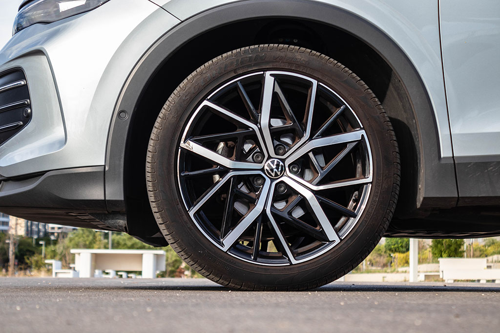 VOLKSWAGEN Tiguan 1.5 eTSI DSG - Imagen 15