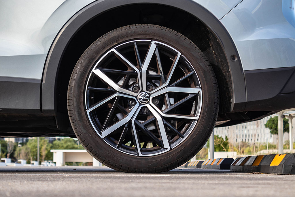 VOLKSWAGEN Tiguan 1.5 eTSI DSG - Imagen 16